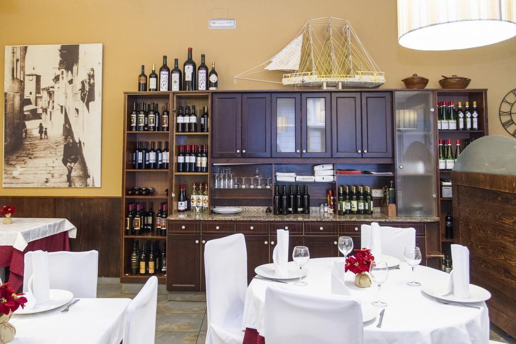 Hostal Restaurante Alarico Allariz Exteriör bild