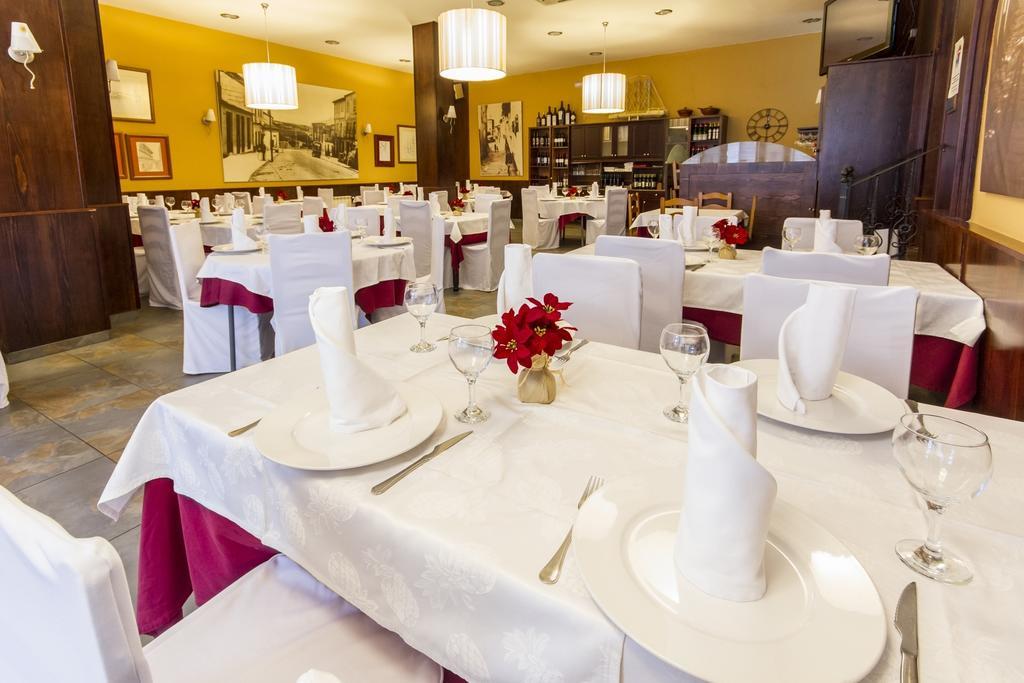 Hostal Restaurante Alarico Allariz Exteriör bild
