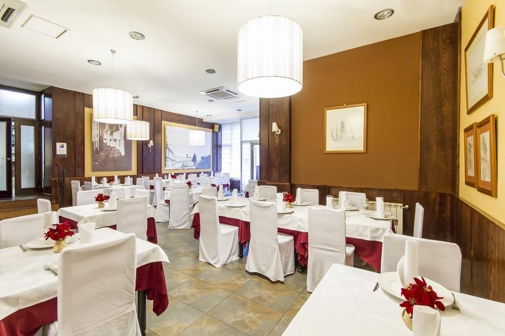 Hostal Restaurante Alarico Allariz Exteriör bild